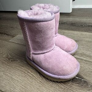 UGG Kids Classic ll Shad Short Boots toddler Size 6  Lilac